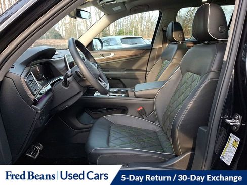 Certified 2025 Volkswagen Atlas SEL Premium R-Line image 17