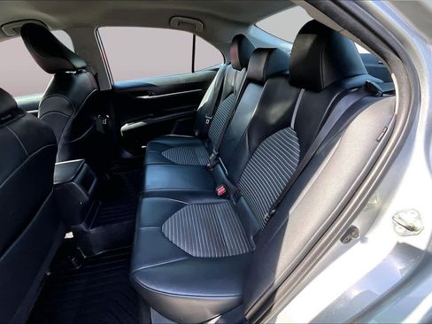 Used 2020 Toyota Camry SE FWD image 19