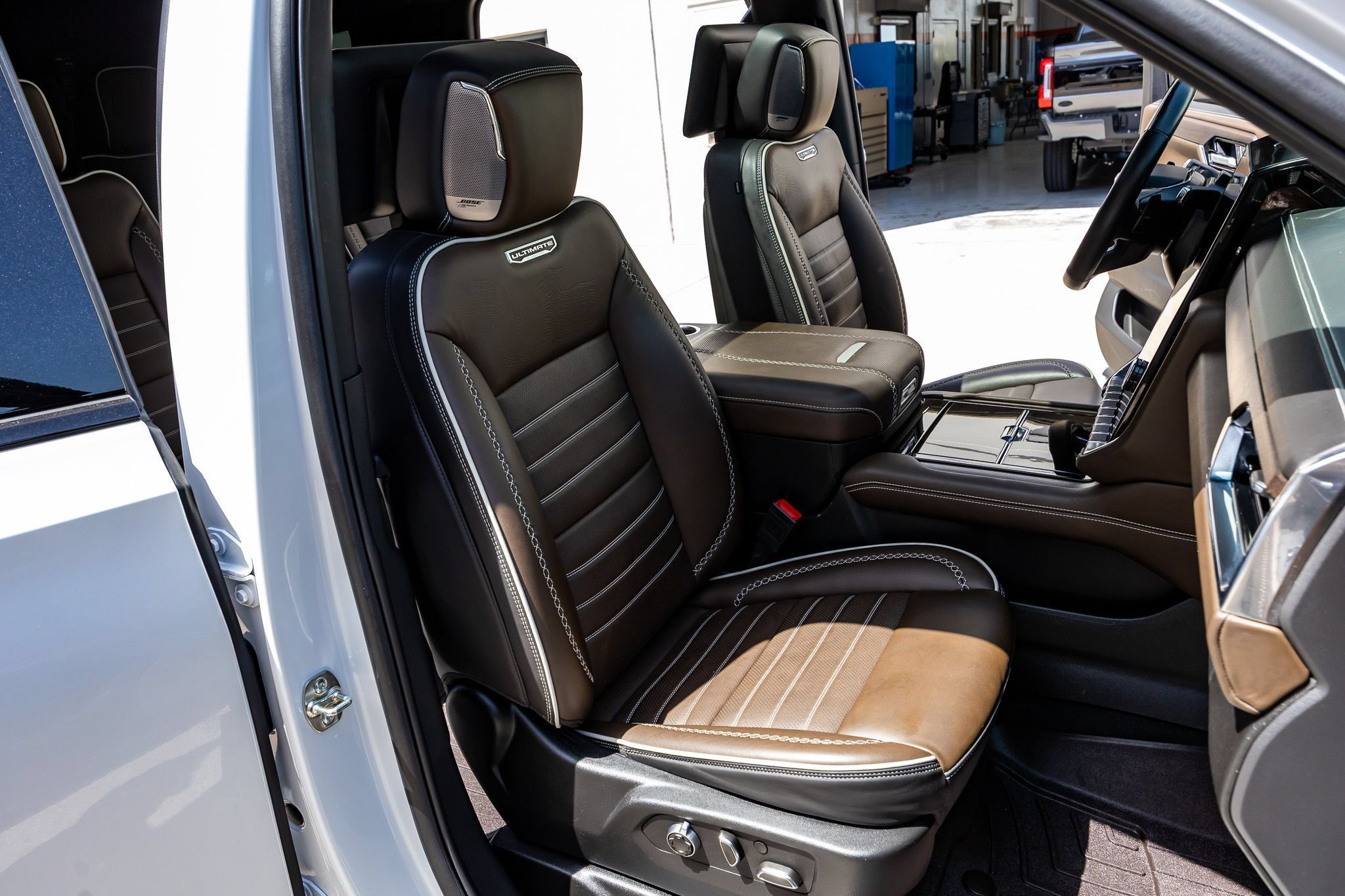 Used 2025 GMC Yukon Denali Ultimate AWD/4WD image 31