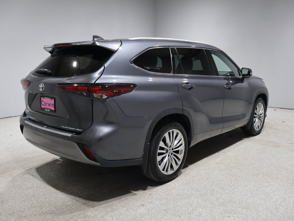 Used 2024 Toyota Highlander Platinum AWD/4WD image 2