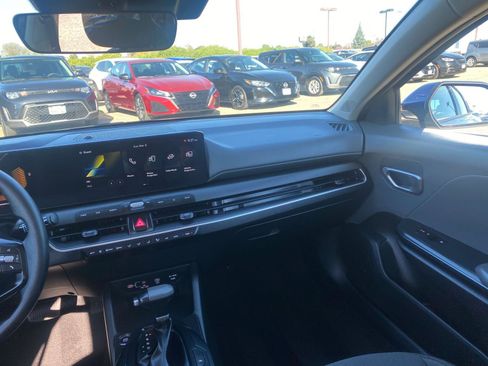 Used 2025 Kia K4 LXS image 36