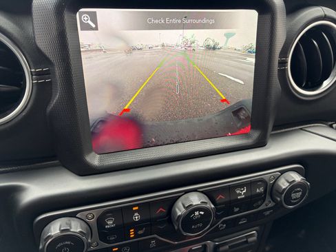 Used 2020 Jeep Gladiator Overland AWD/4WD image 24