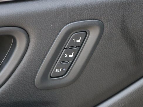 Used 2025 Honda Pilot EX-L image 18