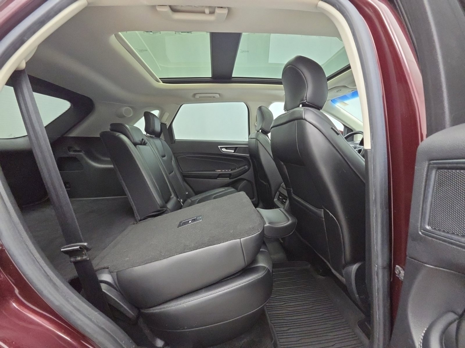 Used 2017 Ford Edge Titanium w/ Equipment Group 301A AWD/4WD image 39
