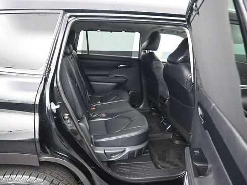 Used 2020 Toyota Highlander XLE AWD/4WD image 46