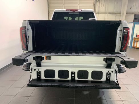 Used 2024 GMC Sierra 2500 AT4 w/ AT4 Premium Plus Package image 11