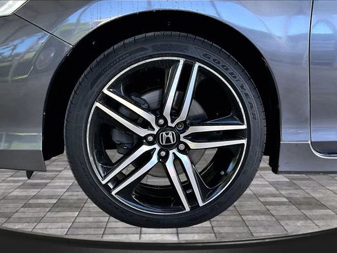 Used 2017 Honda Accord Sport image 30
