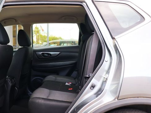 Used 2020 Nissan Rogue S FWD image 33