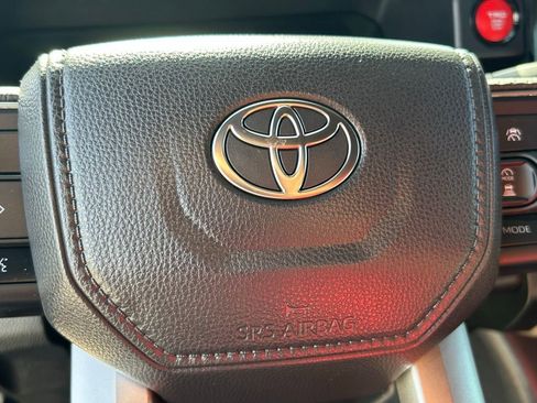 Used 2025 Toyota Tacoma TRD Sport image 21