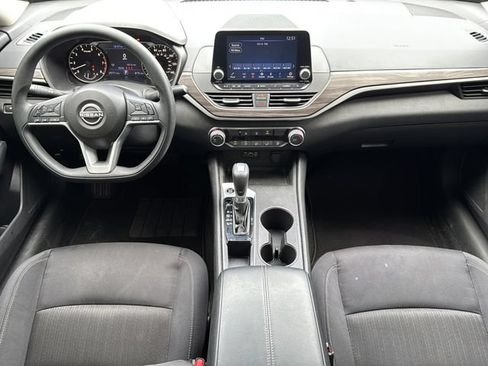 Used 2025 Nissan Altima 2.5 SV FWD image 14
