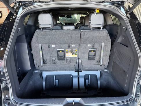Used 2025 Toyota Sienna XSE AWD/4WD image 33