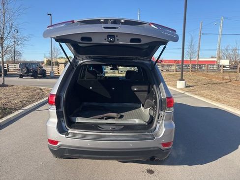 Used 2020 Jeep Grand Cherokee Laredo image 11