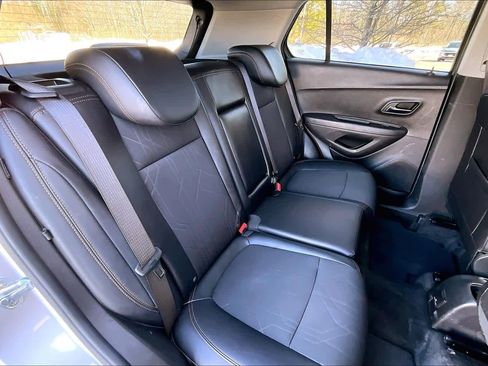 Used 2019 Chevrolet Trax LT w/ LT Convenience Package FWD image 20