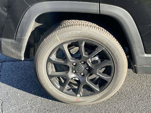 New 2026 Jeep Compass Latitude image 36