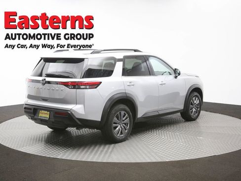 Used 2025 Nissan Pathfinder SV FWD image 40