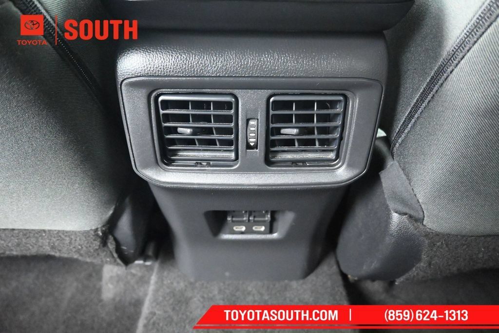 Used 2025 Toyota RAV4 XLE AWD/4WD image 24