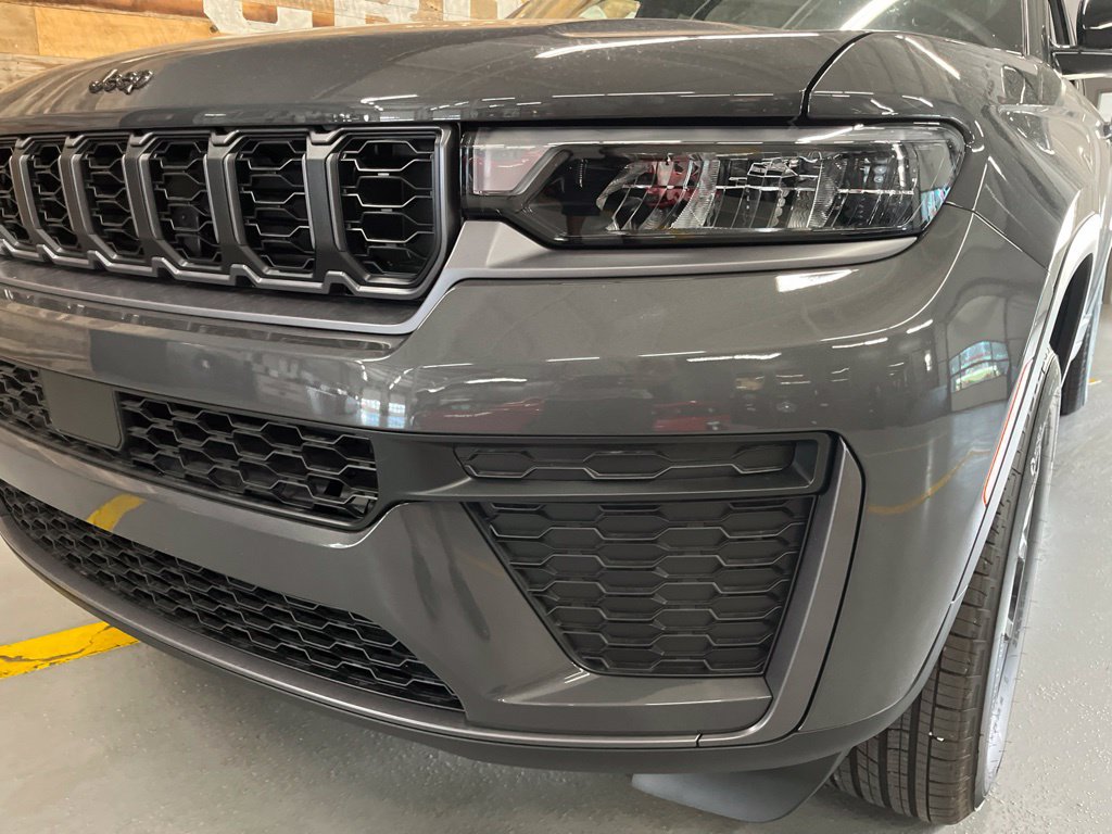 New 2026 Jeep Grand Cherokee Altitude AWD/4WD image 10