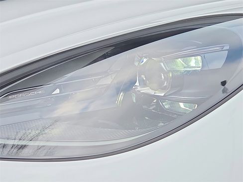 Certified 2026 Porsche Macan GTS image 25