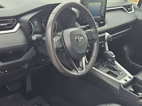 Used 2021 Toyota RAV4 XLE Premium FWD image 10