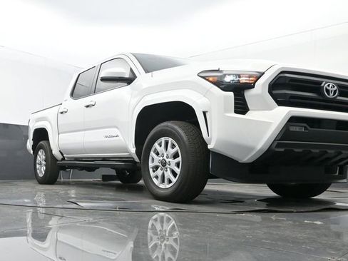 Used 2024 Toyota Tacoma SR5 image 9