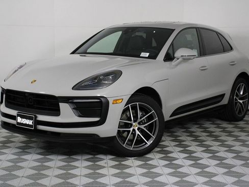 Certified 2025 Porsche Macan image 1