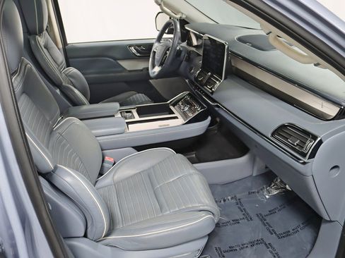 Used 2018 Lincoln Navigator Black Label w/ Cargo Package AWD/4WD image 37