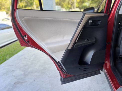 Used 2013 Toyota RAV4 XLE image 21