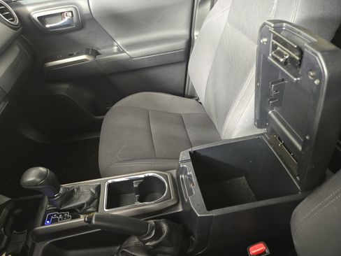 Used 2019 Toyota Tacoma TRD Sport w/ Technology Package image 29