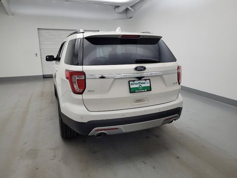 Used 2016 Ford Explorer XLT w/ Equipment Group 202A AWD/4WD image 6