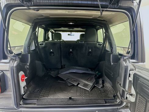 Used 2018 Jeep Wrangler Unlimited Rubicon w/ Dual Top Group image 25