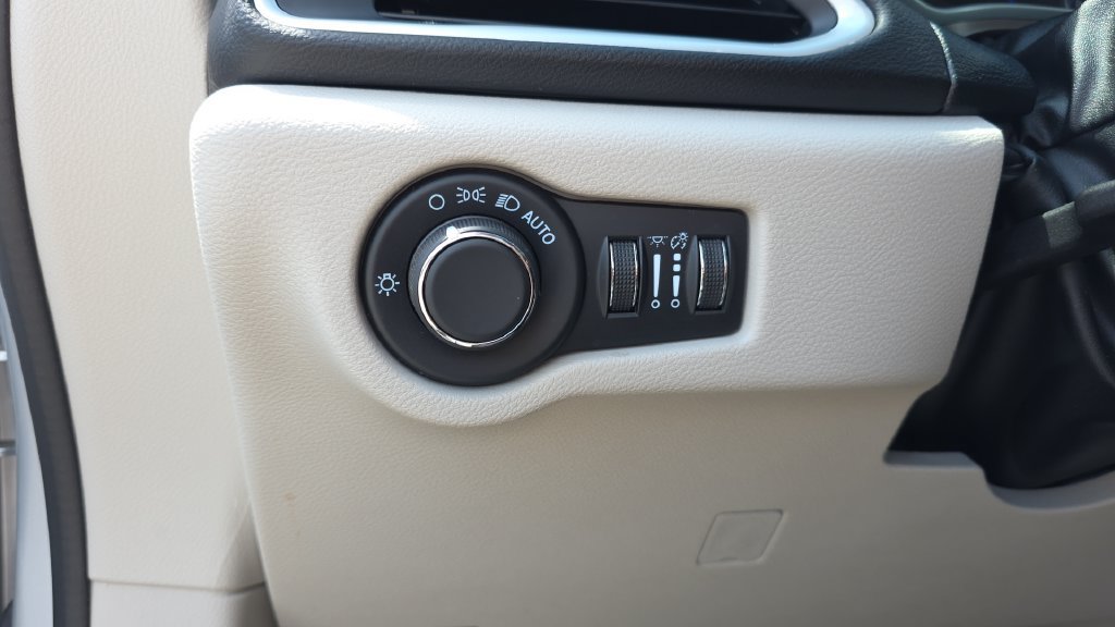 Used 2024 Chrysler Voyager LX FWD image 13