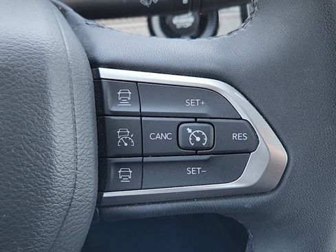 Used 2025 Jeep Compass Limited AWD/4WD image 13