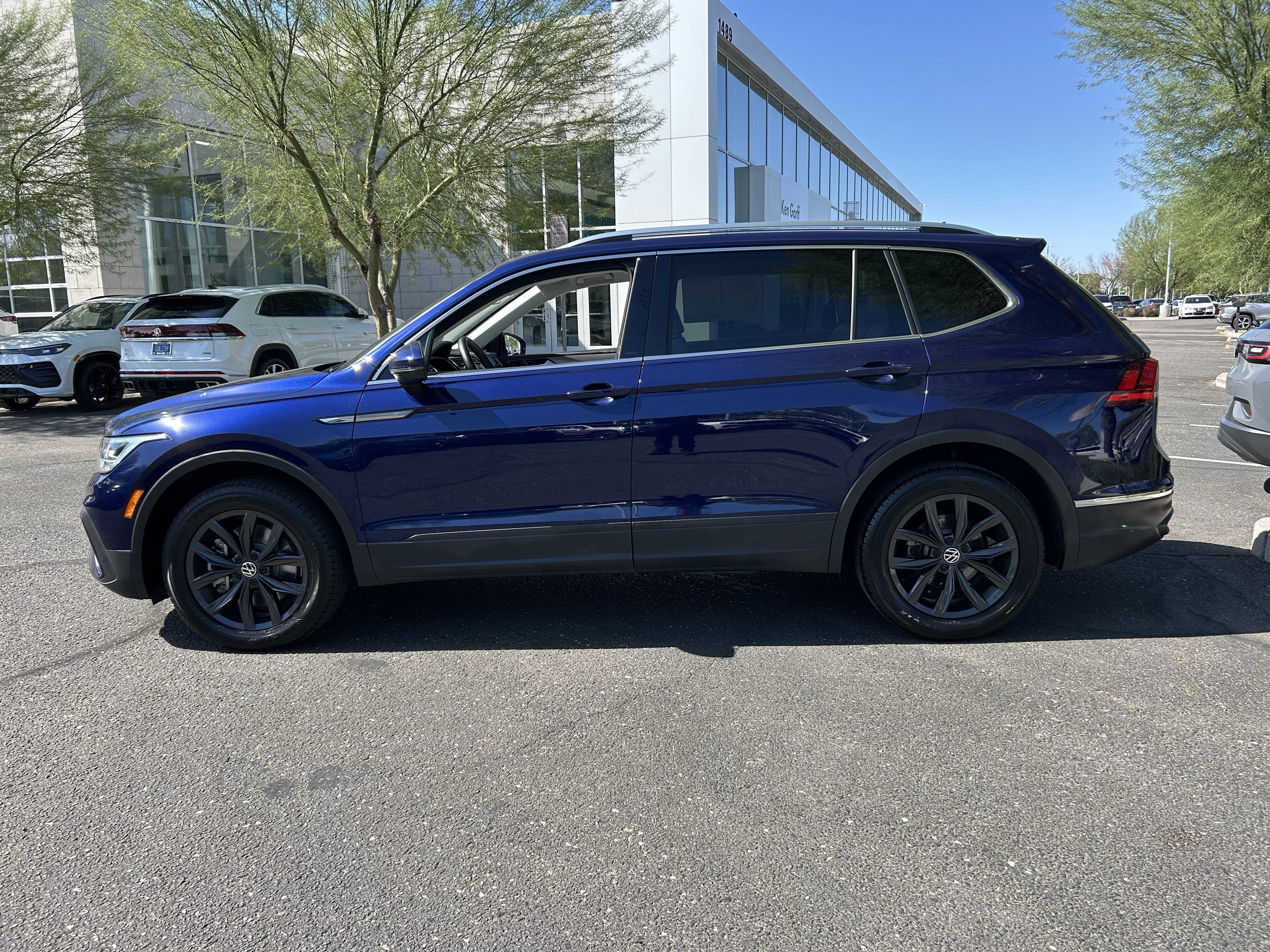 Used 2024 Volkswagen Tiguan SE AWD/4WD image 2