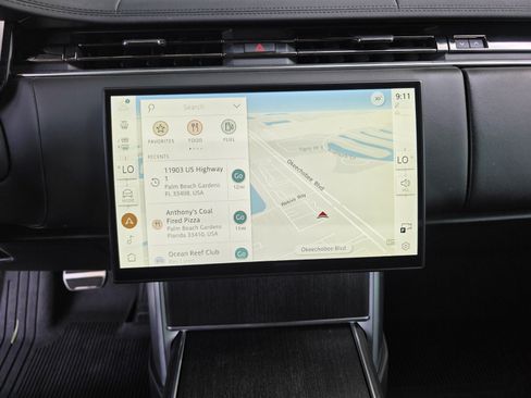 Certified 2025 Land Rover Range Rover SE AWD/4WD image 21
