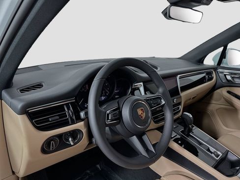 Certified 2026 Porsche Macan AWD/4WD image 4