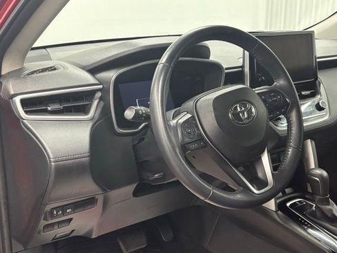 Used 2024 Toyota Corolla Cross XLE FWD image 12