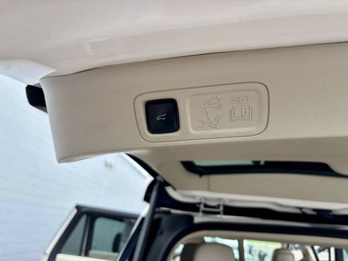 Used 2018 Lincoln Navigator Select AWD/4WD image 17
