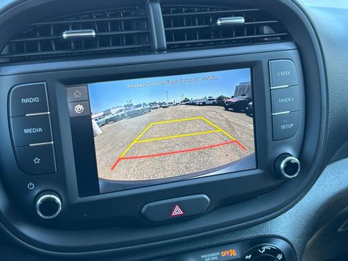 Used 2025 Kia Soul LX w/ LX Technology Package FWD image 22