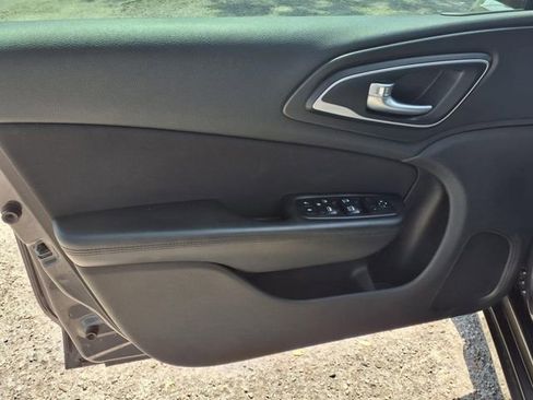 Used 2015 Chrysler 200 Limited FWD image 14