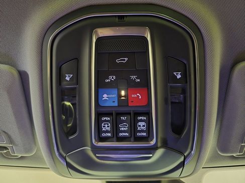 Used 2022 Jeep Grand Cherokee L Limited w/ Luxury Tech Group II image 31