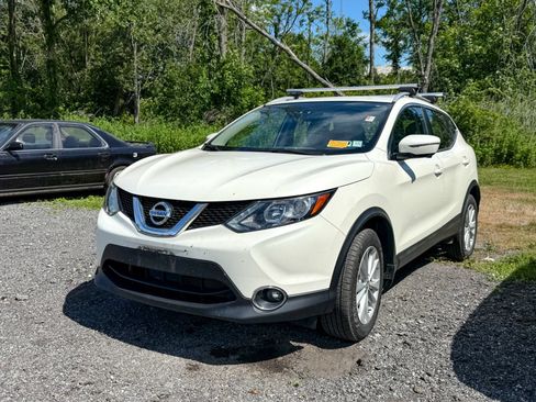 Used 2017 Nissan Rogue Sport SV w/ SV Premium Package AWD/4WD image 3