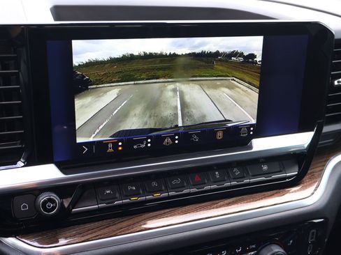 Used 2025 Chevrolet Silverado 1500 LT Trail Boss w/ LT Trail Boss Premium Package image 31