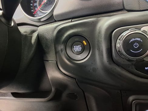 Used 2021 Jeep Gladiator Mojave image 16