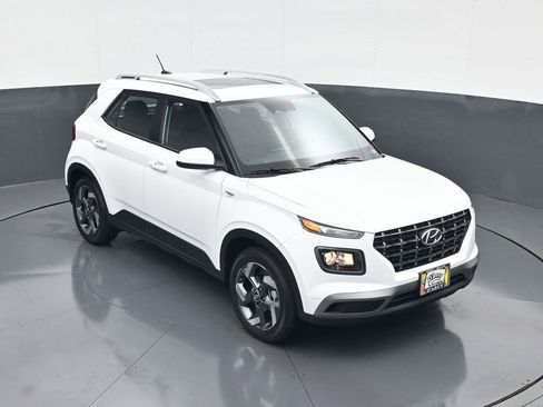 New 2026 Hyundai Venue SEL FWD image 15
