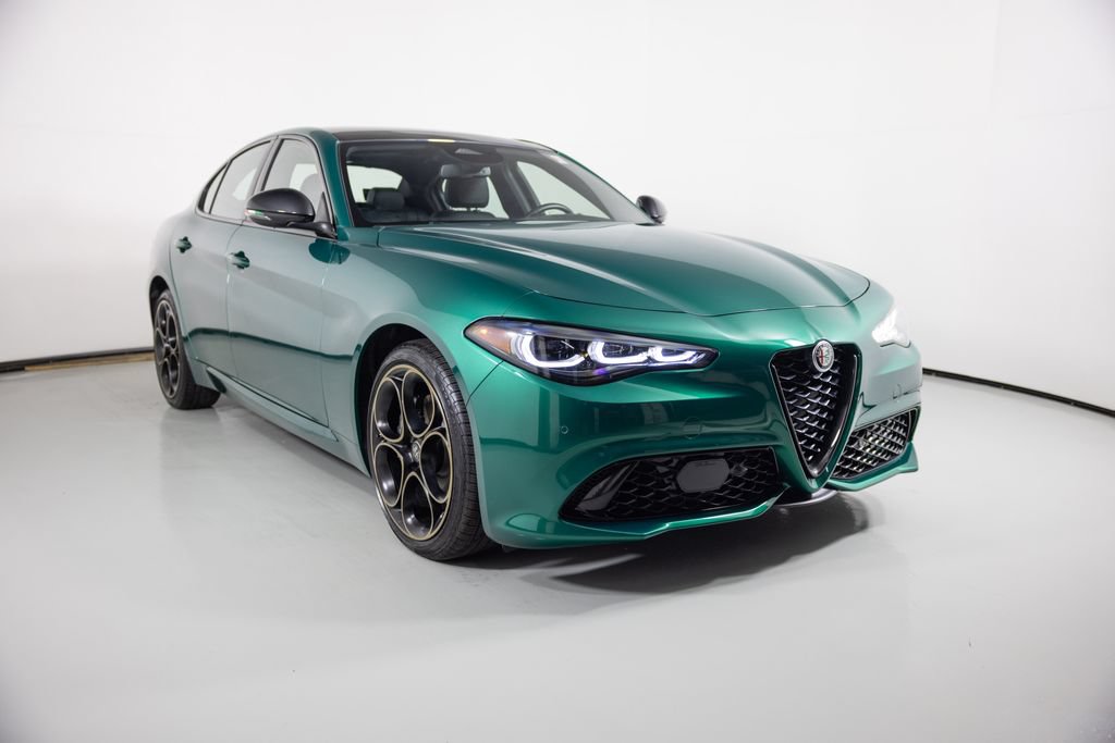 Used 2025 Alfa Romeo Giulia AWD w/ Driving Assist Package image 8