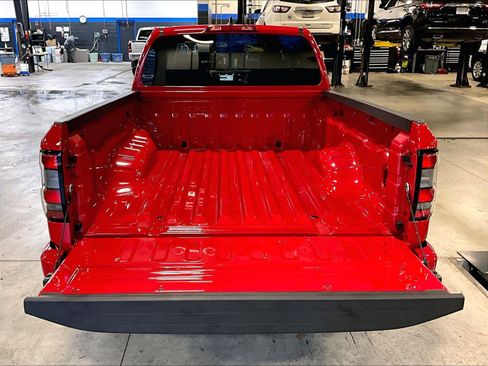 Used 2025 Nissan Frontier SV image 32