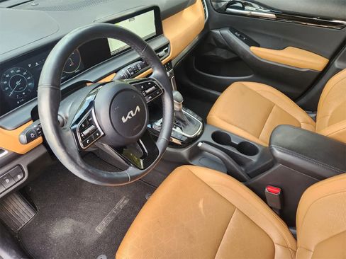 Certified 2024 Kia Seltos EX image 2