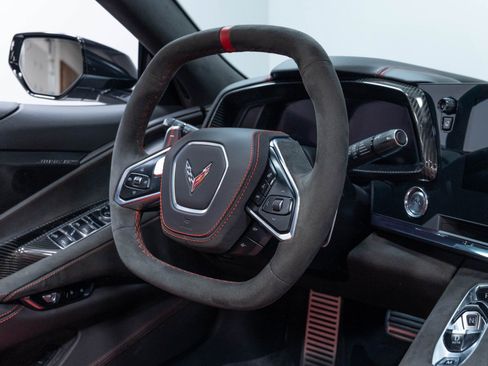 Used 2023 Chevrolet Corvette Stingray Premium Conv w/ Z51 Performance Package RWD image 35