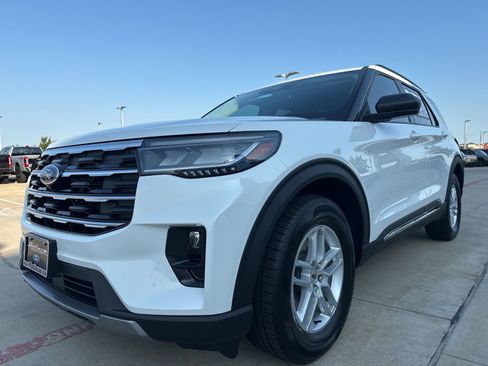 New 2025 Ford Explorer Active w/ Active Comfort Package image 3