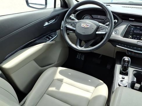 Certified 2023 Cadillac XT4 Luxury w/ Cold Weather Package FWD image 16